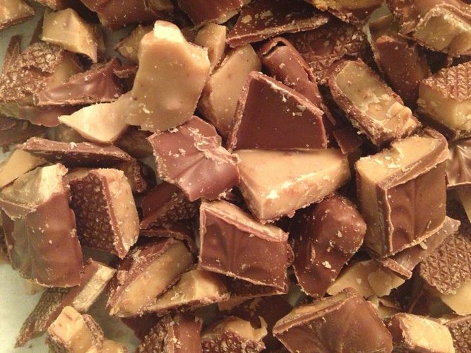 Chocolate Heath Bar Bark_0.jpg